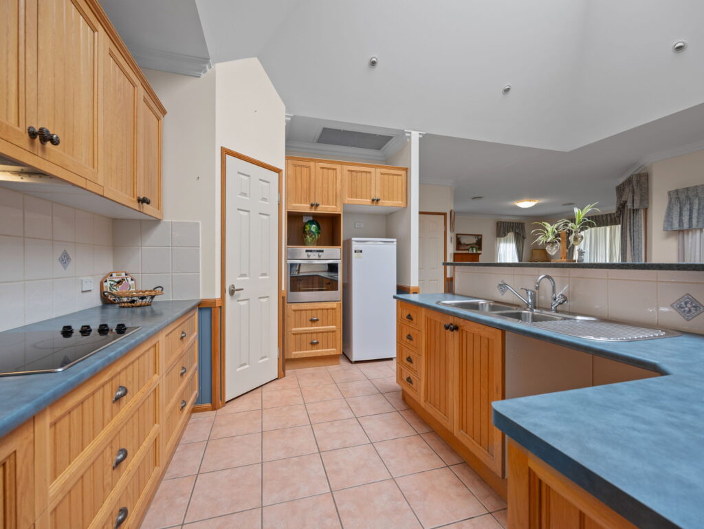 24 Lorikeet Road, Regency Downs, QLD 4341