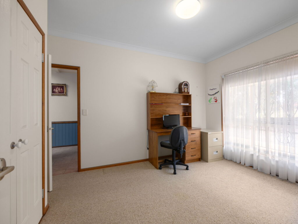 24 Lorikeet Road, Regency Downs, QLD 4341