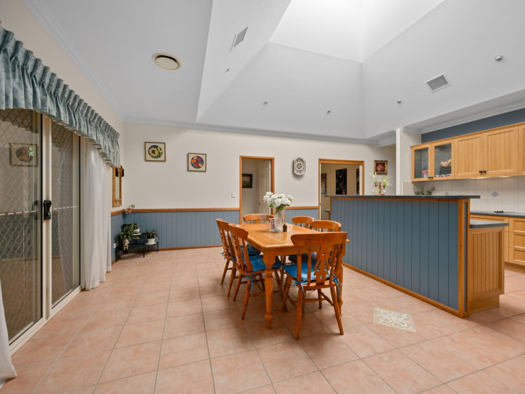 24 Lorikeet Road, Regency Downs, QLD 4341