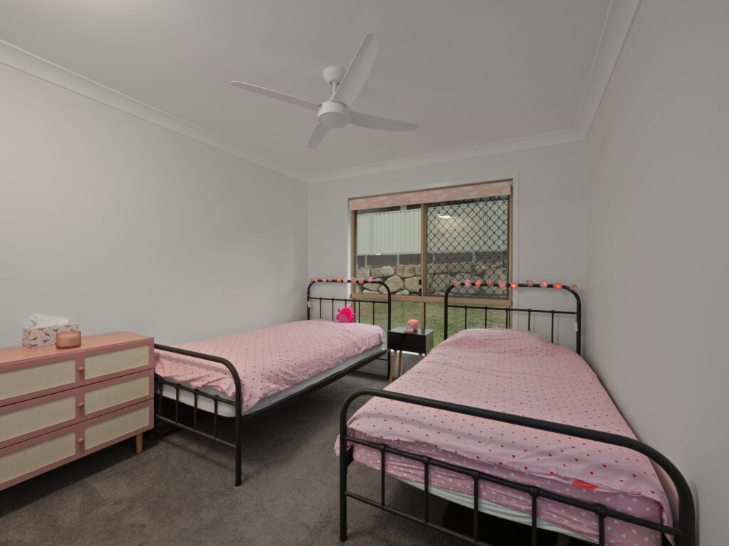 33 Dillon Avenue, Augustine Heights, QLD 4300