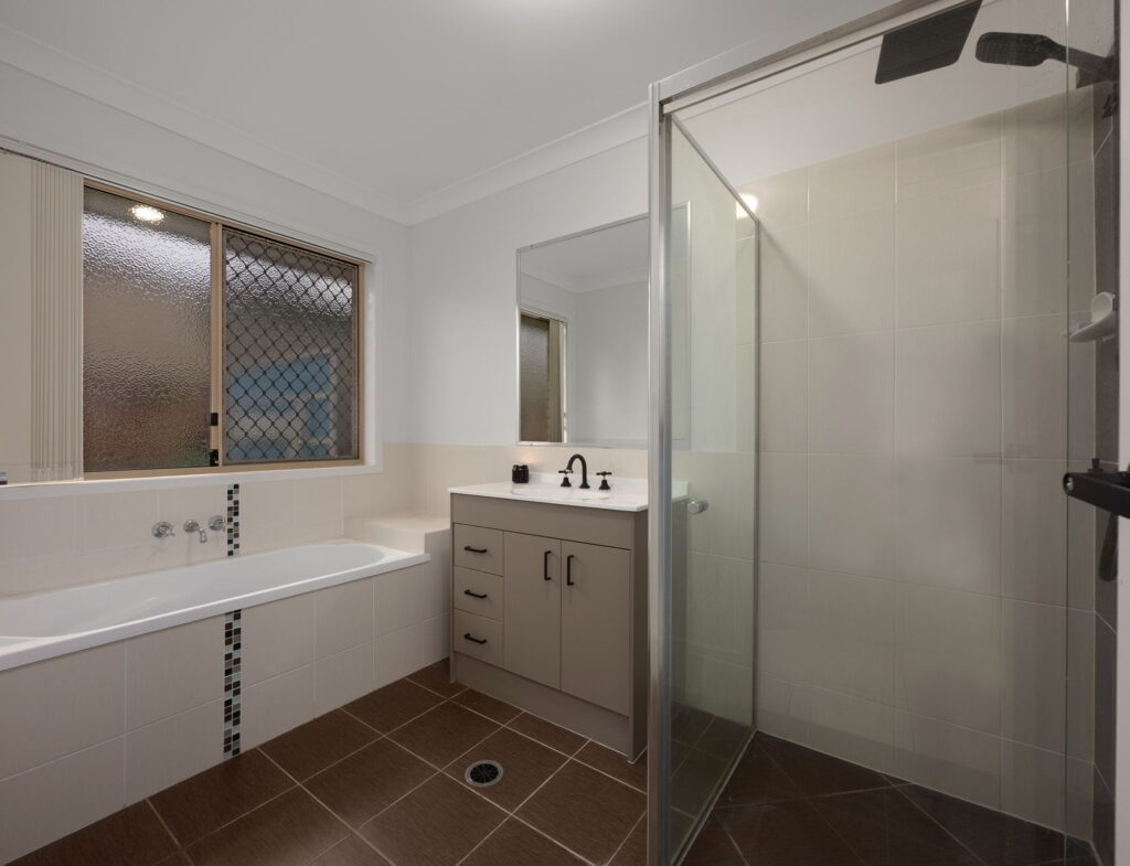 33 Dillon Avenue, Augustine Heights, QLD 4300