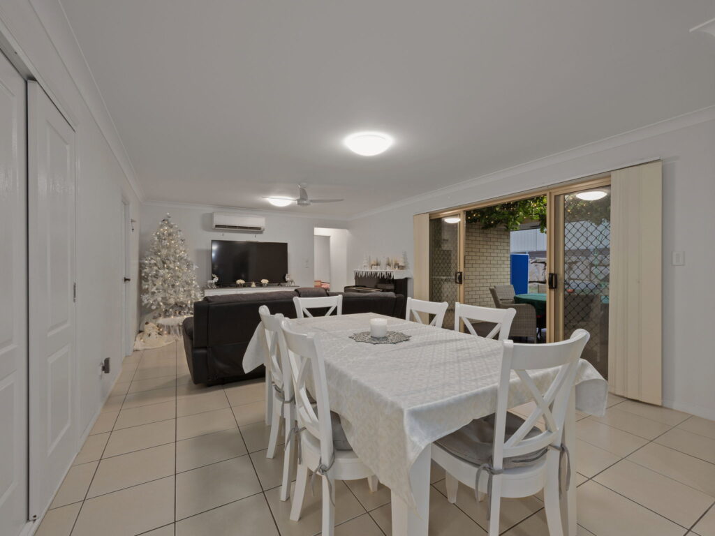 33 Dillon Avenue, Augustine Heights, QLD 4300