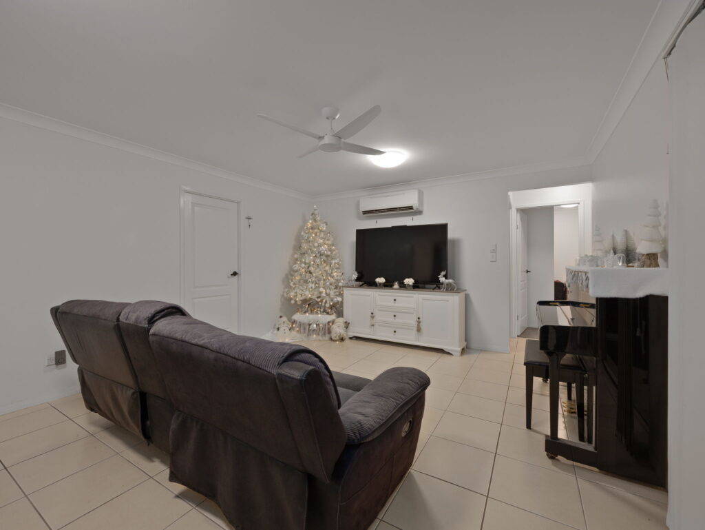 33 Dillon Avenue, Augustine Heights, QLD 4300