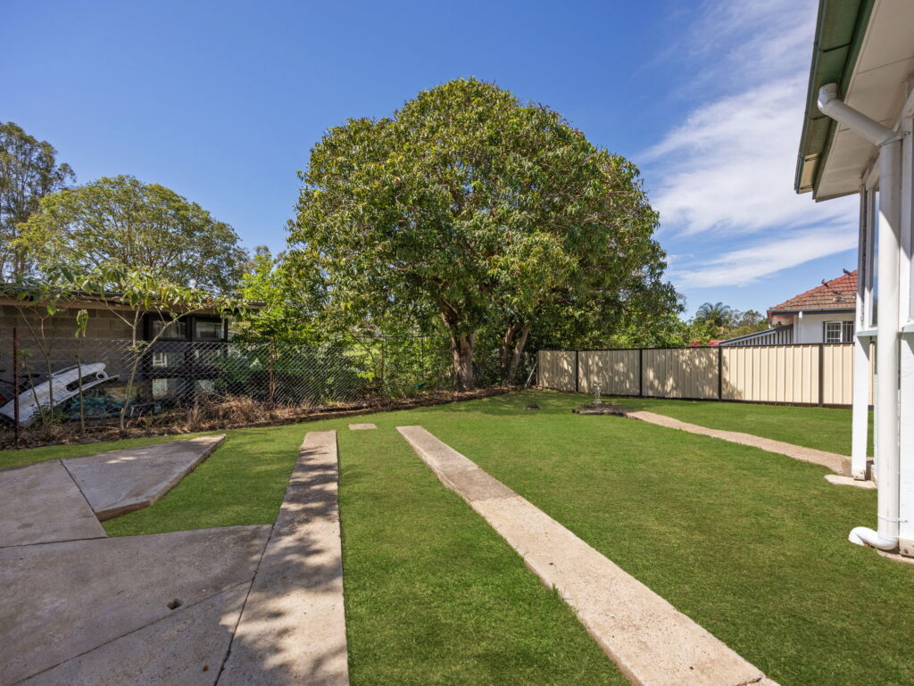 15 Phillip Street, One Mile, QLD 4305