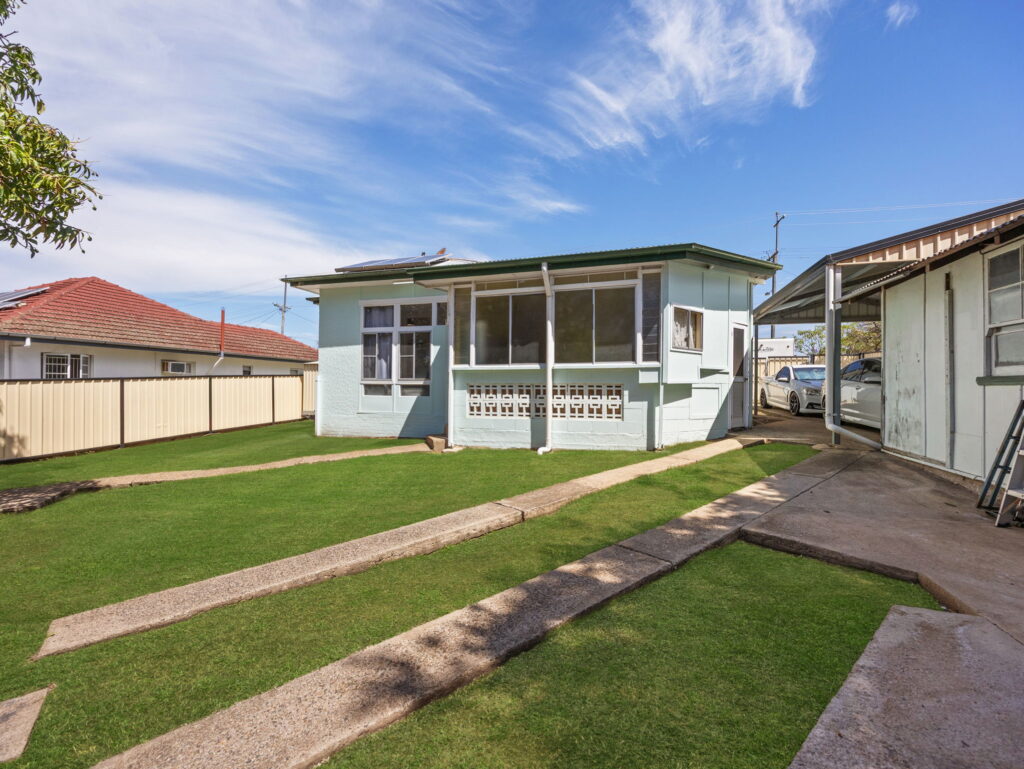 15 Phillip Street, One Mile, QLD 4305