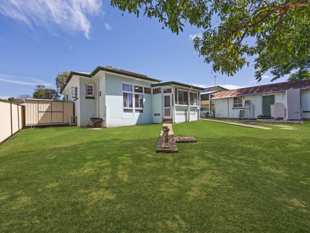 15 Phillip Street, One Mile, QLD 4305
