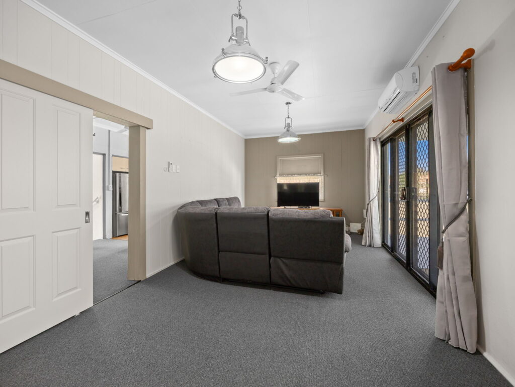 15 Phillip Street, One Mile, QLD 4305