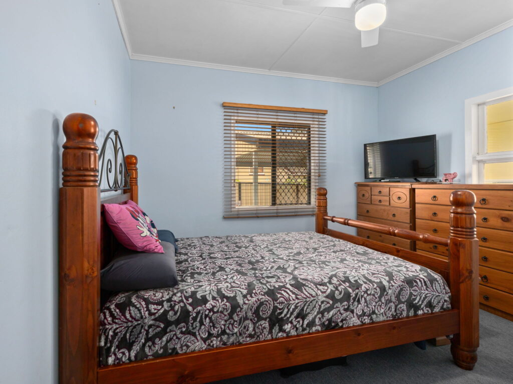 15 Phillip Street, One Mile, QLD 4305