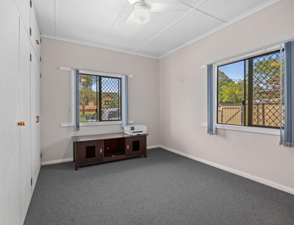 15 Phillip Street, One Mile, QLD 4305