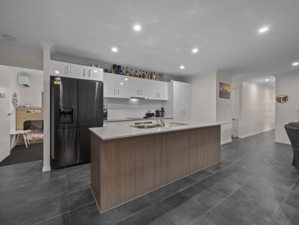 33 Mcgoldrick Street, Flagstone, QLD 4280
