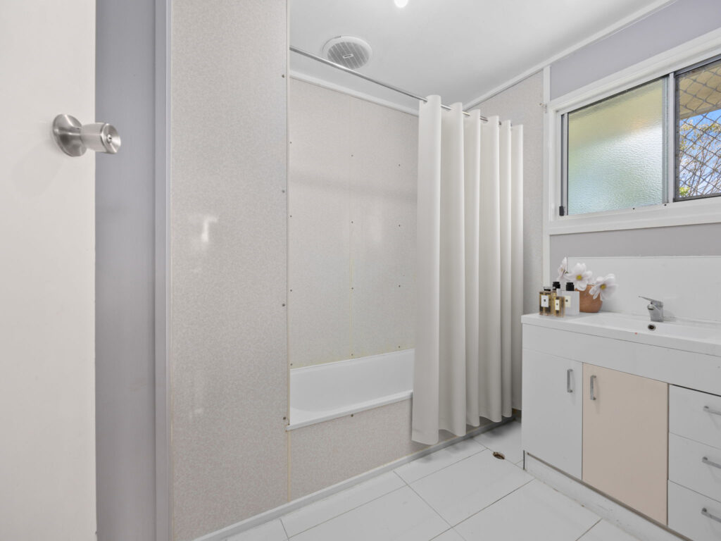 21 Overell Crescent, Riverview, QLD 4303