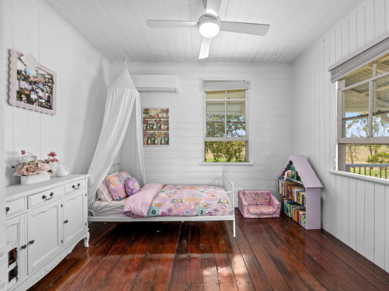 18 Hall Street, Harrisville, QLD 4307