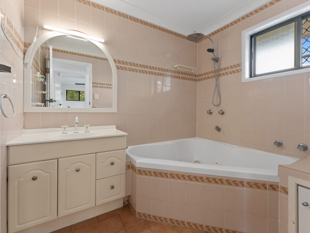 3 Olbern Crescent, Yamanto, QLD 4305