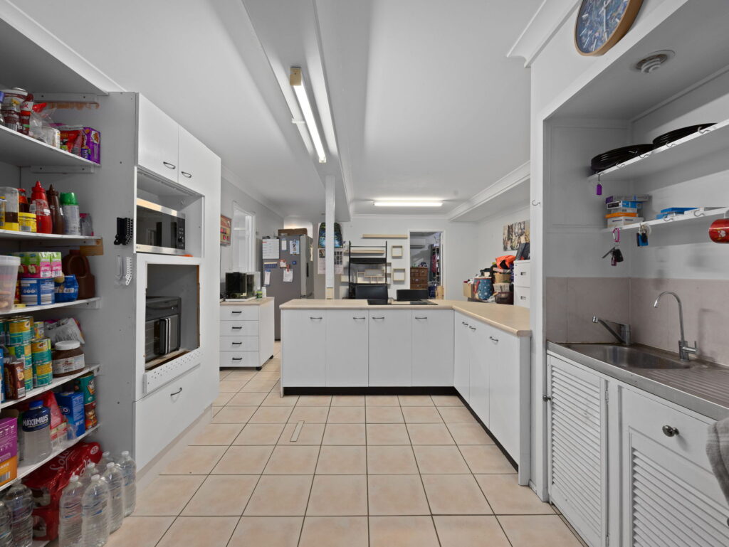 4 Colonial Court, Raceview, QLD 4305