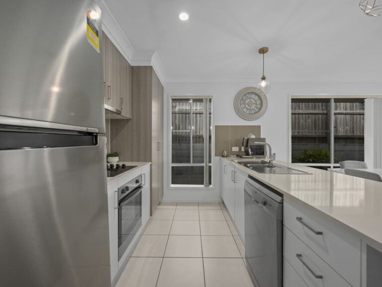 42 Falcon Street, Redbank Plains, QLD 4301