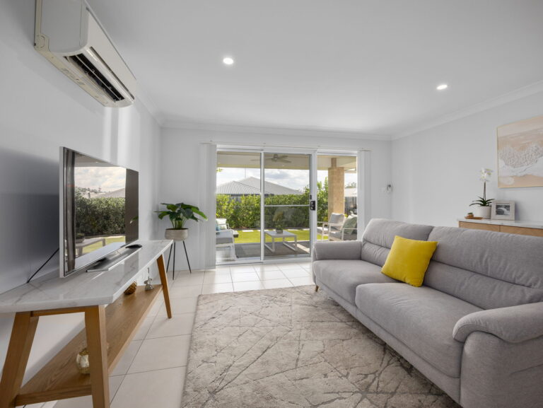 42 Falcon Street, Redbank Plains, QLD 4301