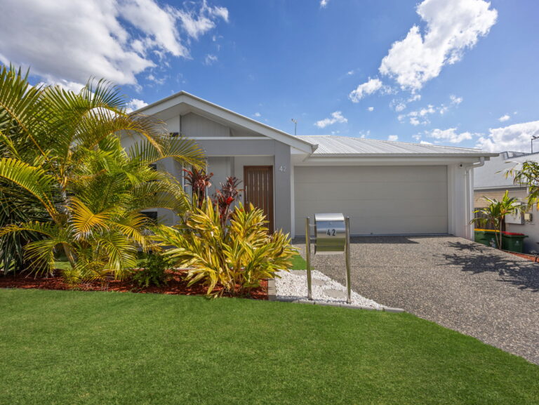 42 Falcon Street, Redbank Plains, QLD 4301