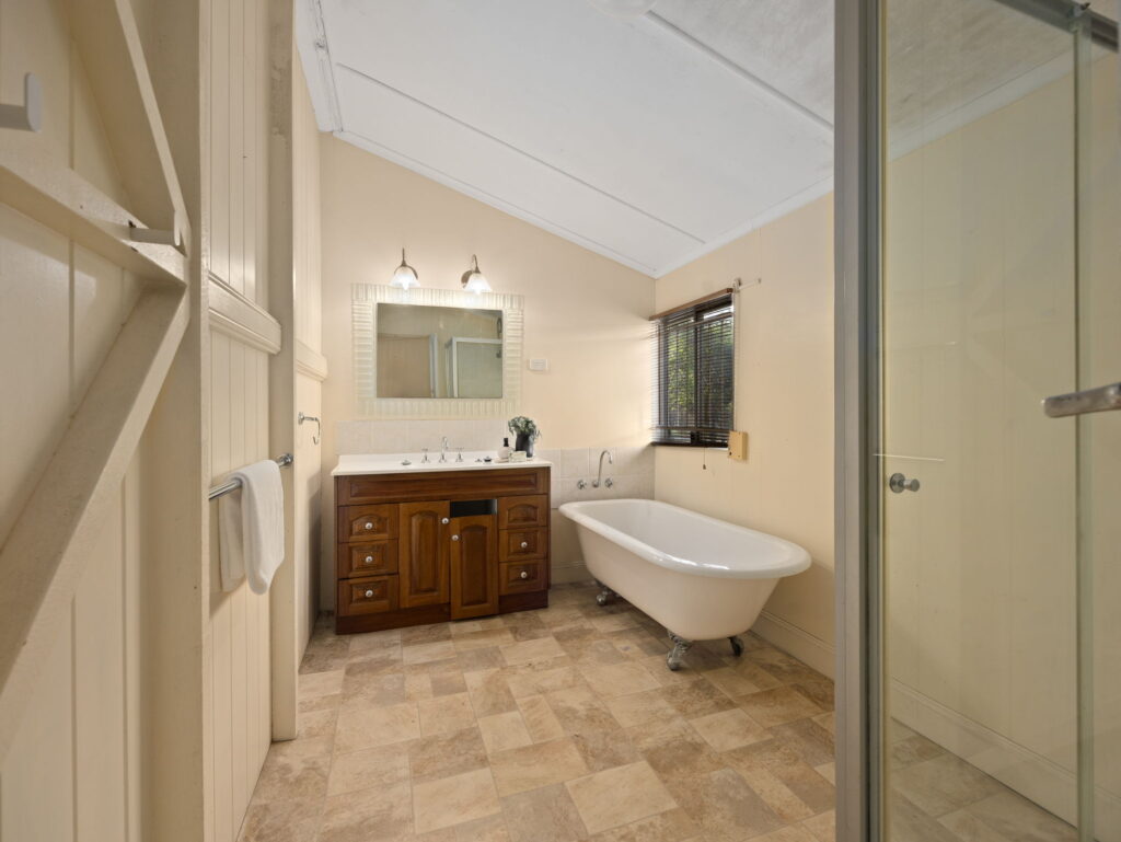 3 Harlin Road, Sadliers Crossing, QLD 4305
