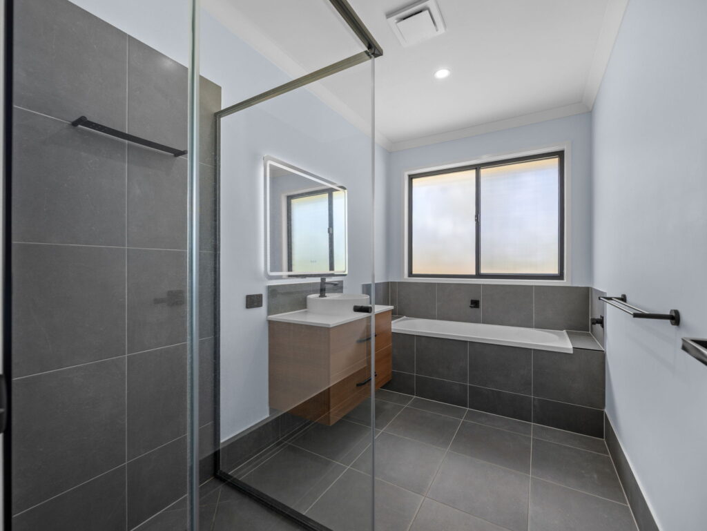 11 Camden Court, Kensington Grove, QLD 4341