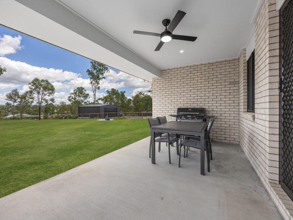 11 Camden Court, Kensington Grove, QLD 4341