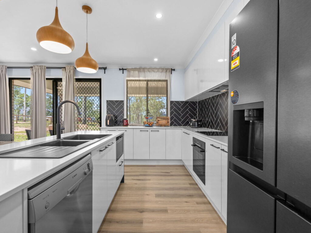 11 Camden Court, Kensington Grove, QLD 4341