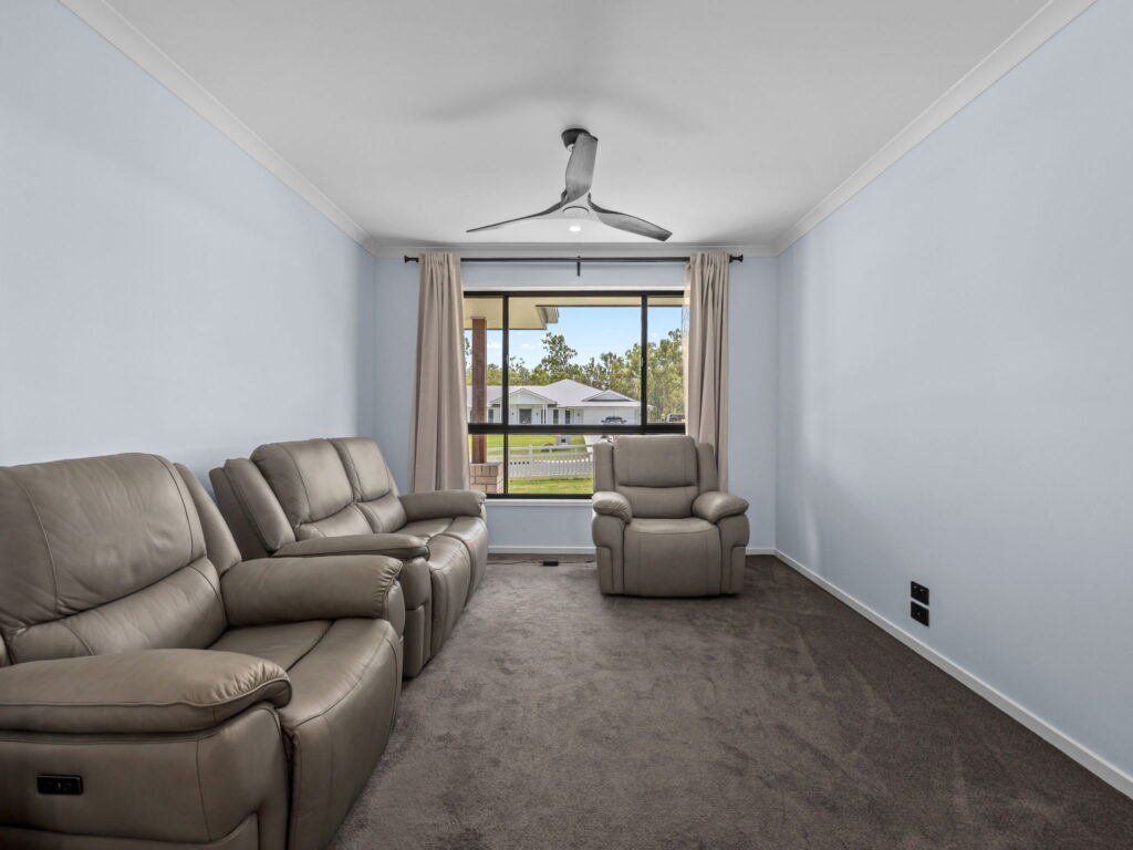 11 Camden Court, Kensington Grove, QLD 4341
