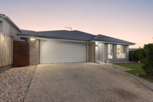1 Shearer Court, Ripley, QLD 4306