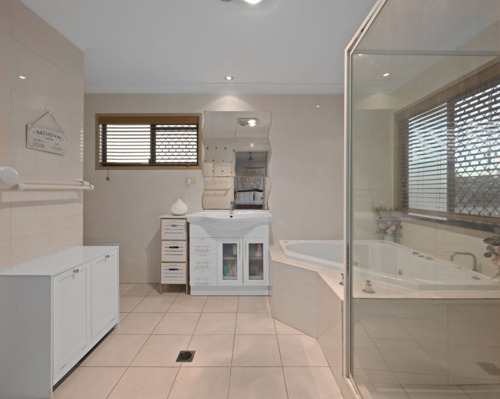 75 South Queensborough Parade, Karalee, QLD 4306