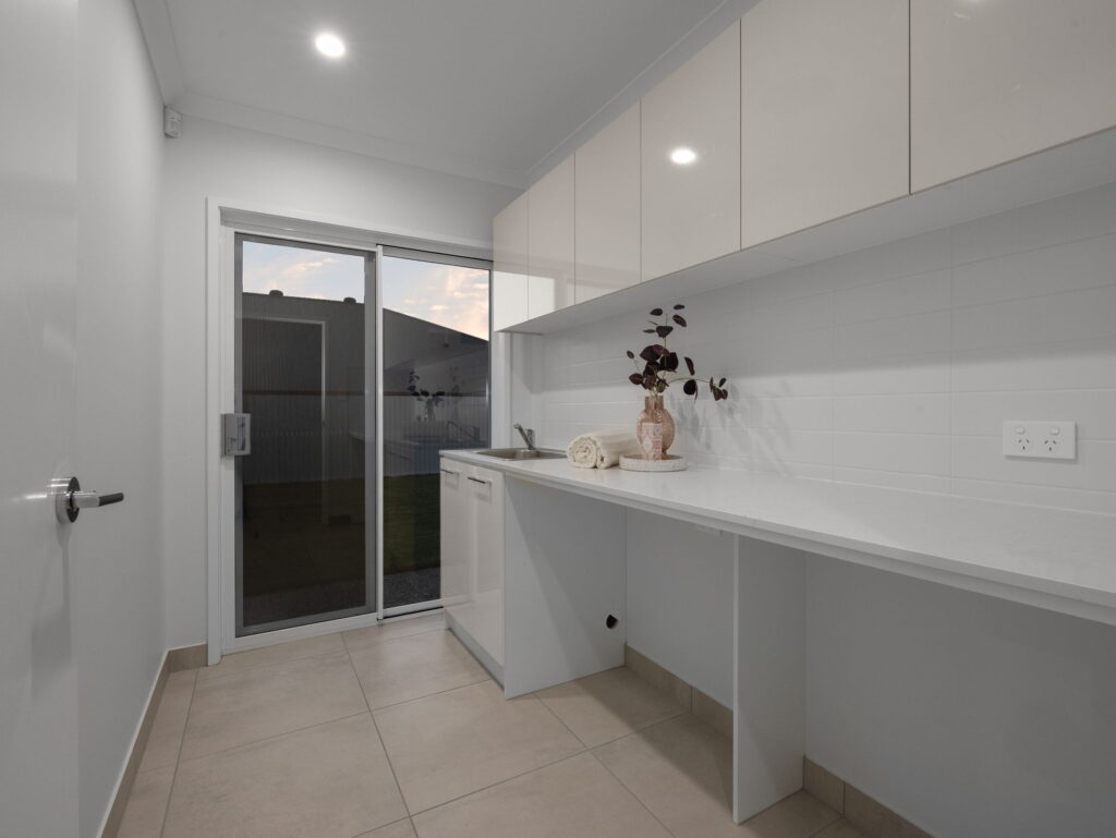 25 Himalayan Crescent, Spring Mountain, QLD 4300