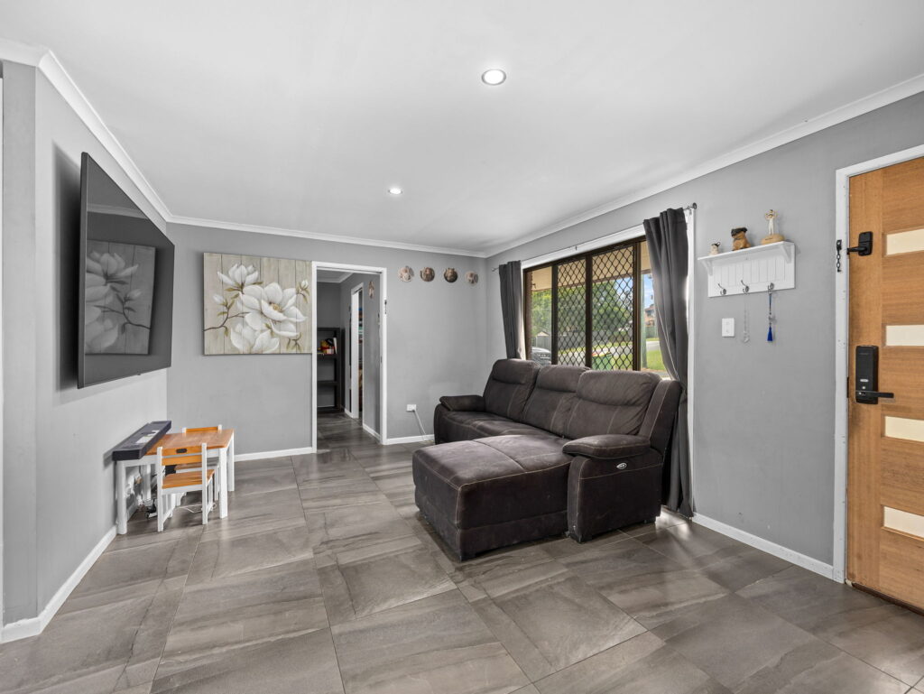 6 Christine Crescent, Redbank Plains, QLD 4301