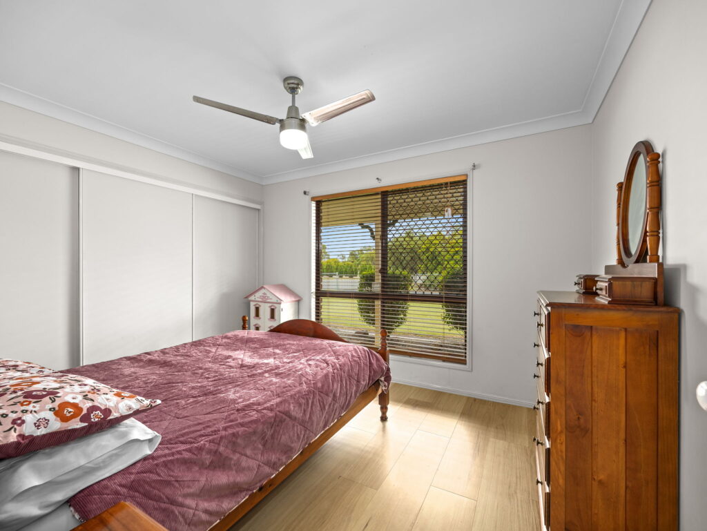 52 Roland Court, Peak Crossing QLD 4306