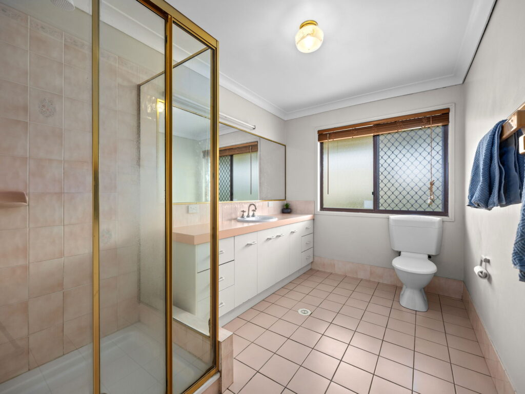 52 Roland Court, Peak Crossing QLD 4306