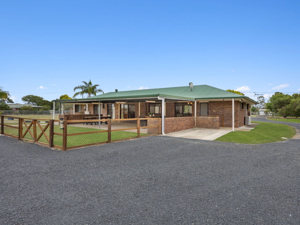 52 Roland Court, Peak Crossing QLD 4306