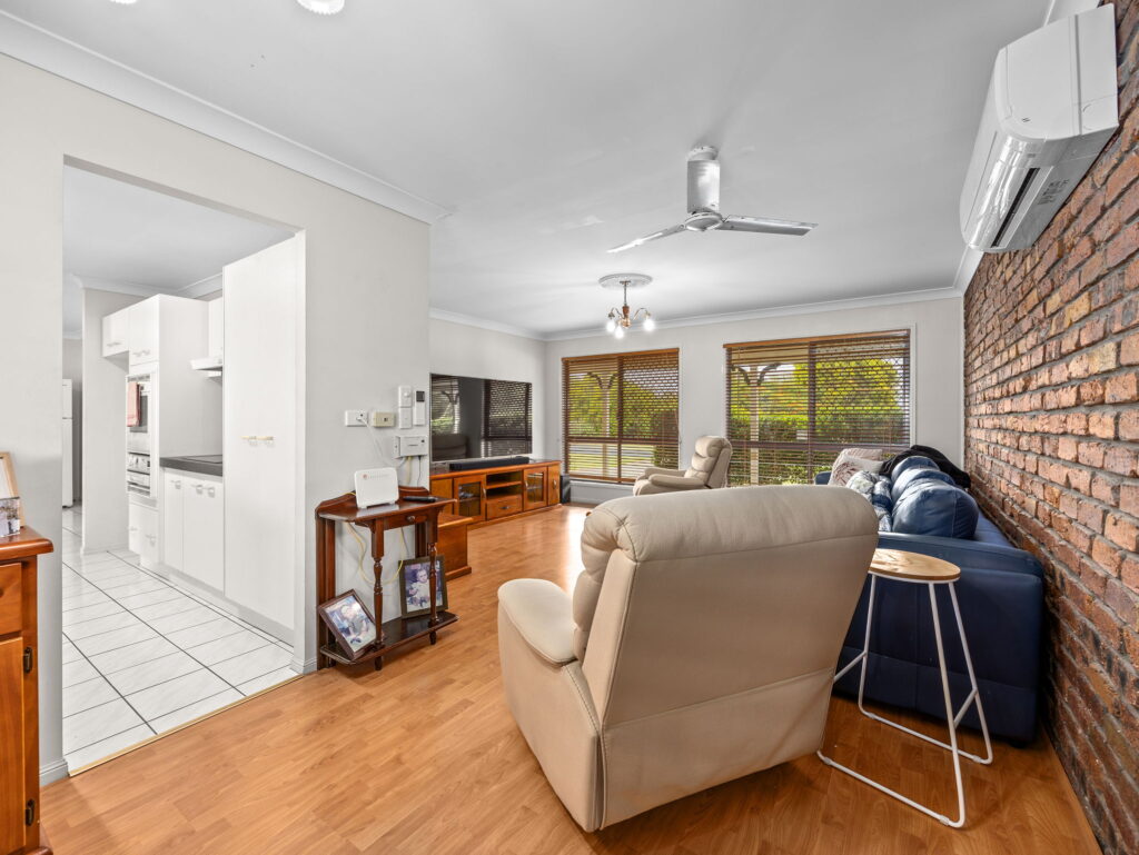 52 Roland Court, Peak Crossing QLD 4306