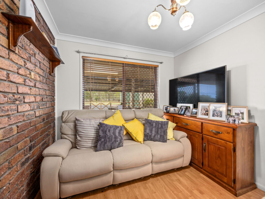 52 Roland Court, Peak Crossing QLD 4306
