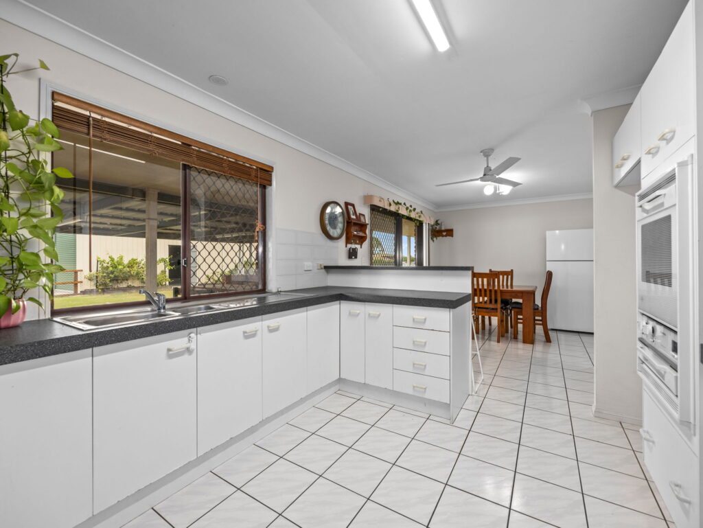 52 Roland Court, Peak Crossing QLD 4306