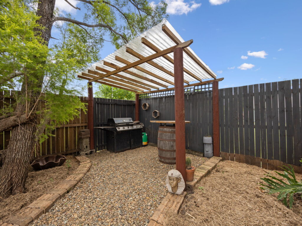 110 Cascade Street, Raceview, QLD 4305