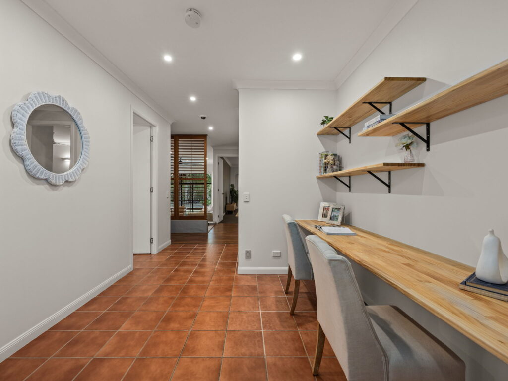 39 Phillip Crescent, Barellan Point QLD 4306
