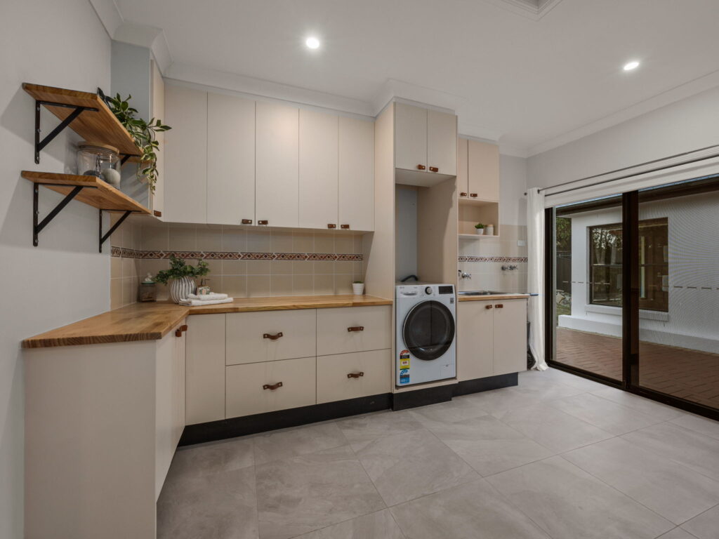 39 Phillip Crescent, Barellan Point QLD 4306