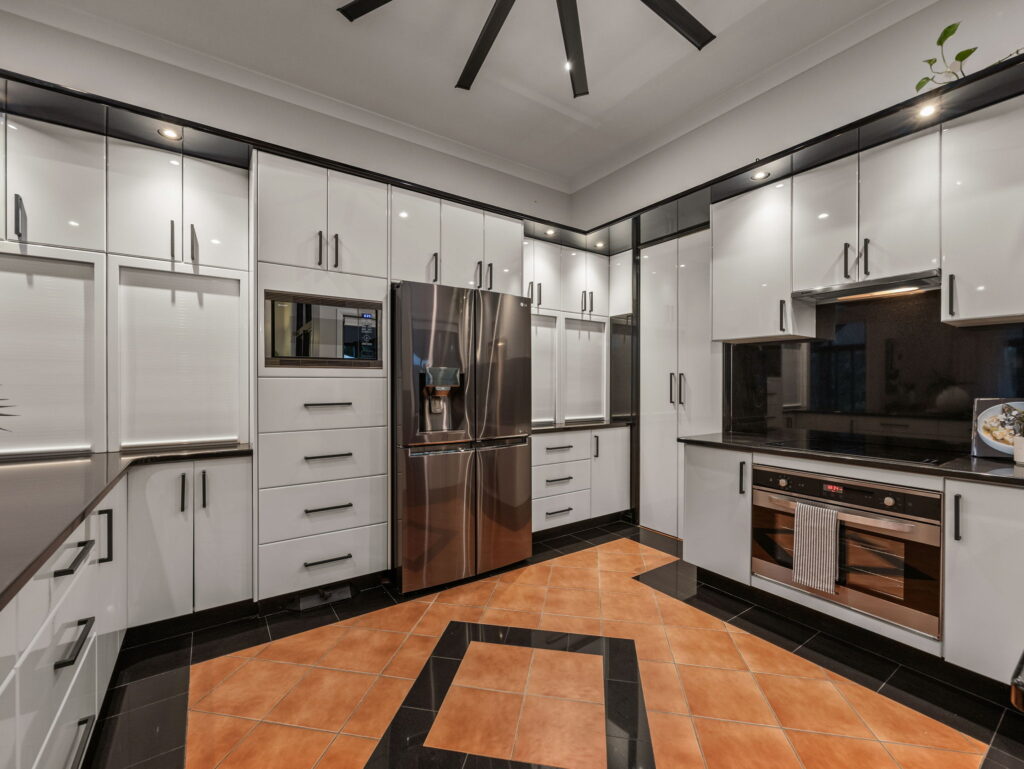 39 Phillip Crescent, Barellan Point QLD 4306