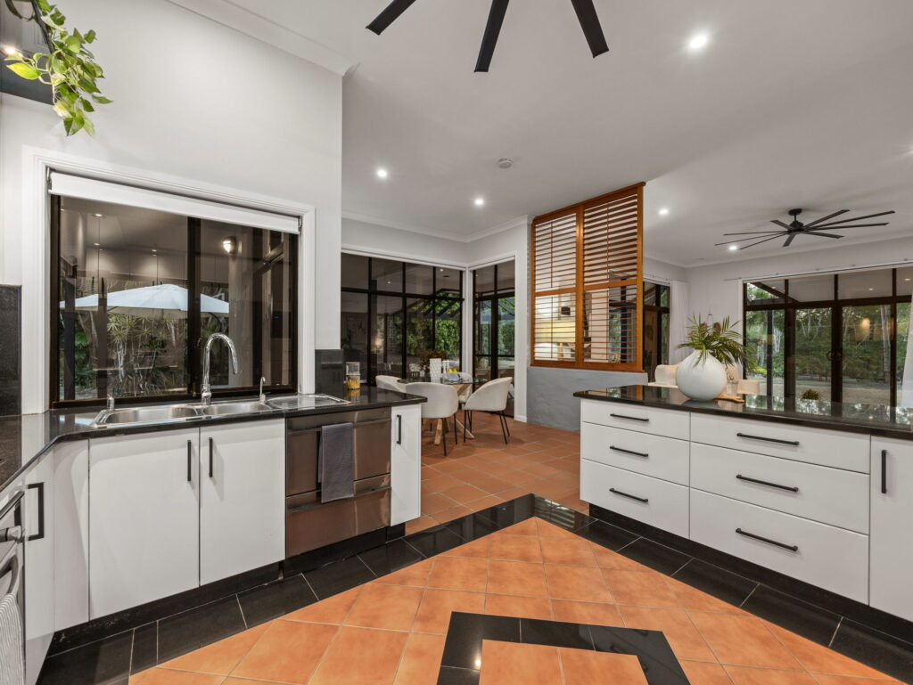 39 Phillip Crescent, Barellan Point QLD 4306