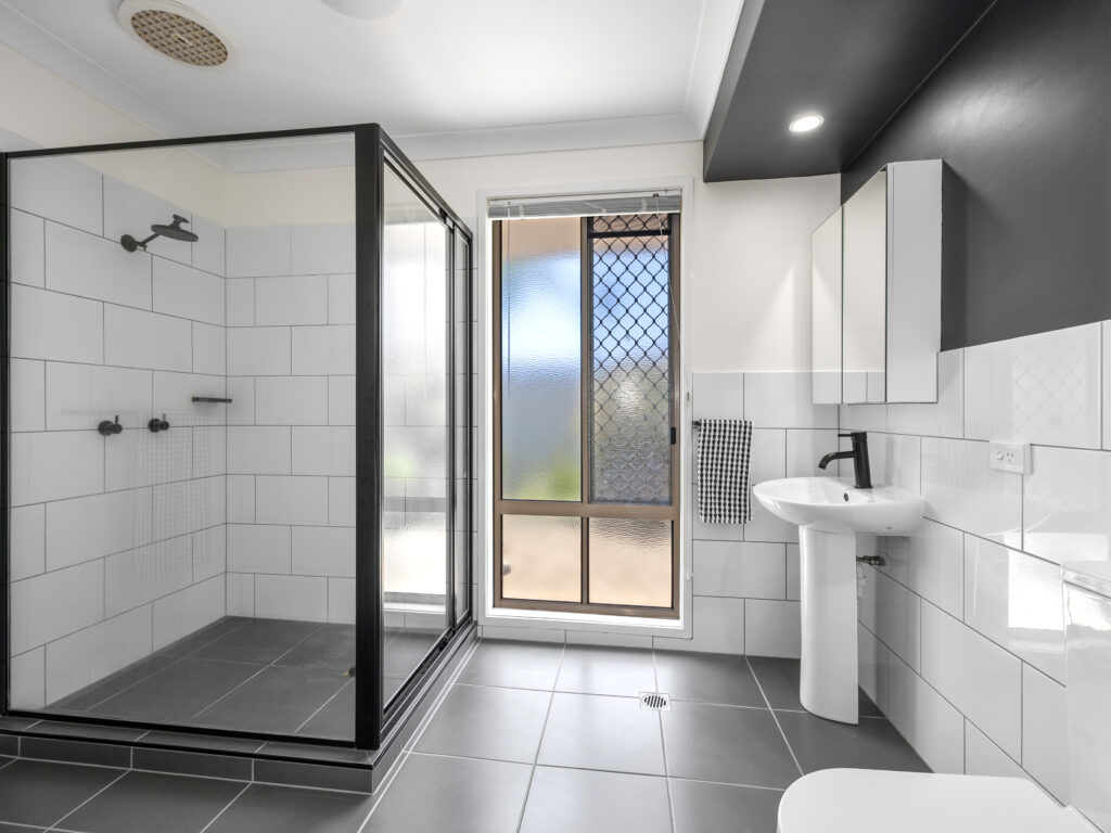 76 Saffron Street, Elanora, QLD 4221