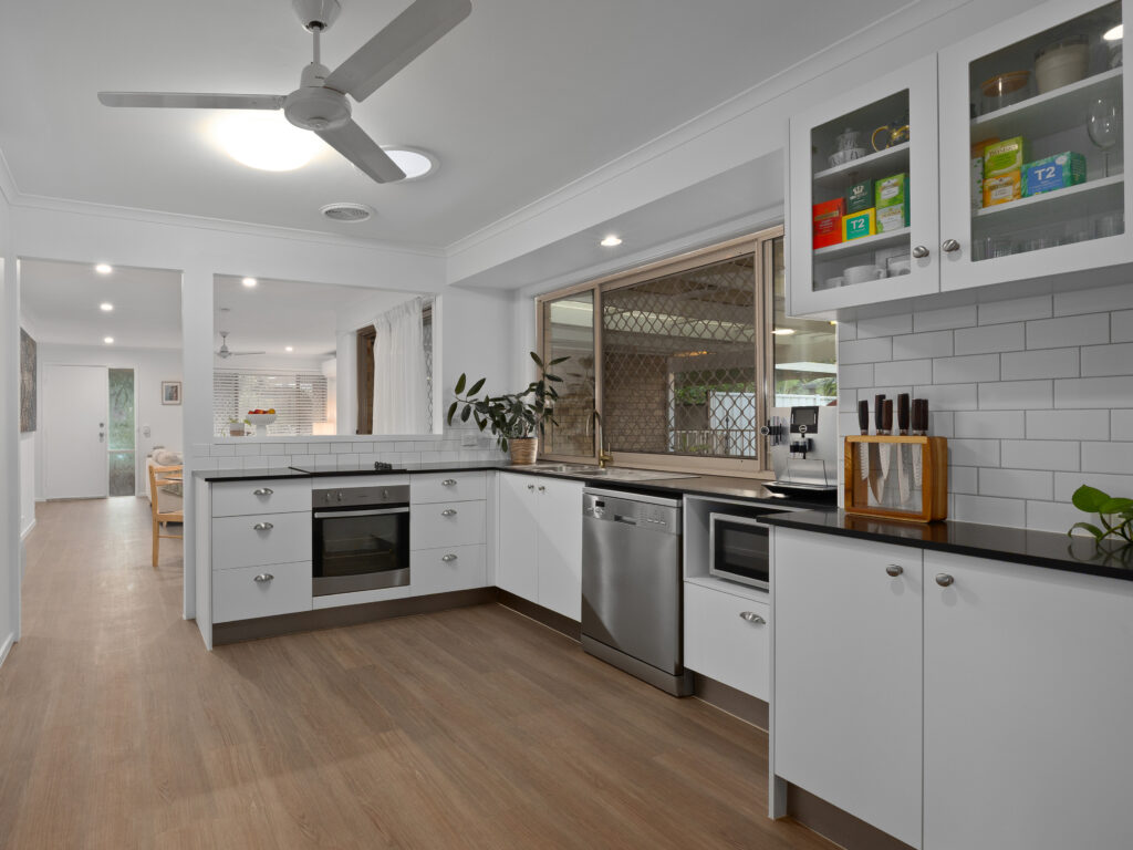76 Saffron Street, Elanora, QLD 4221