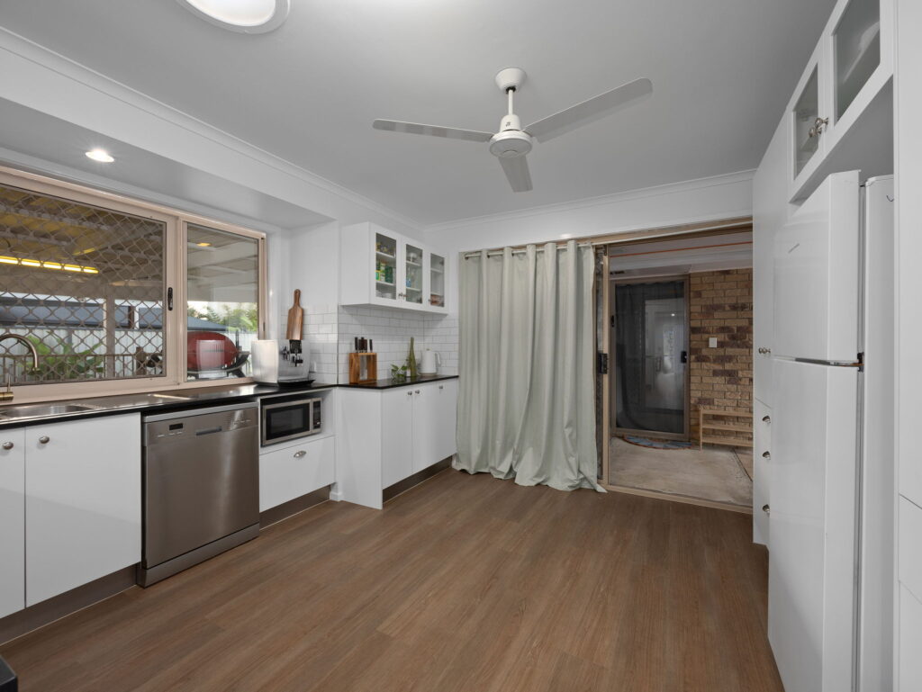 76 Saffron Street, Elanora, QLD 4221