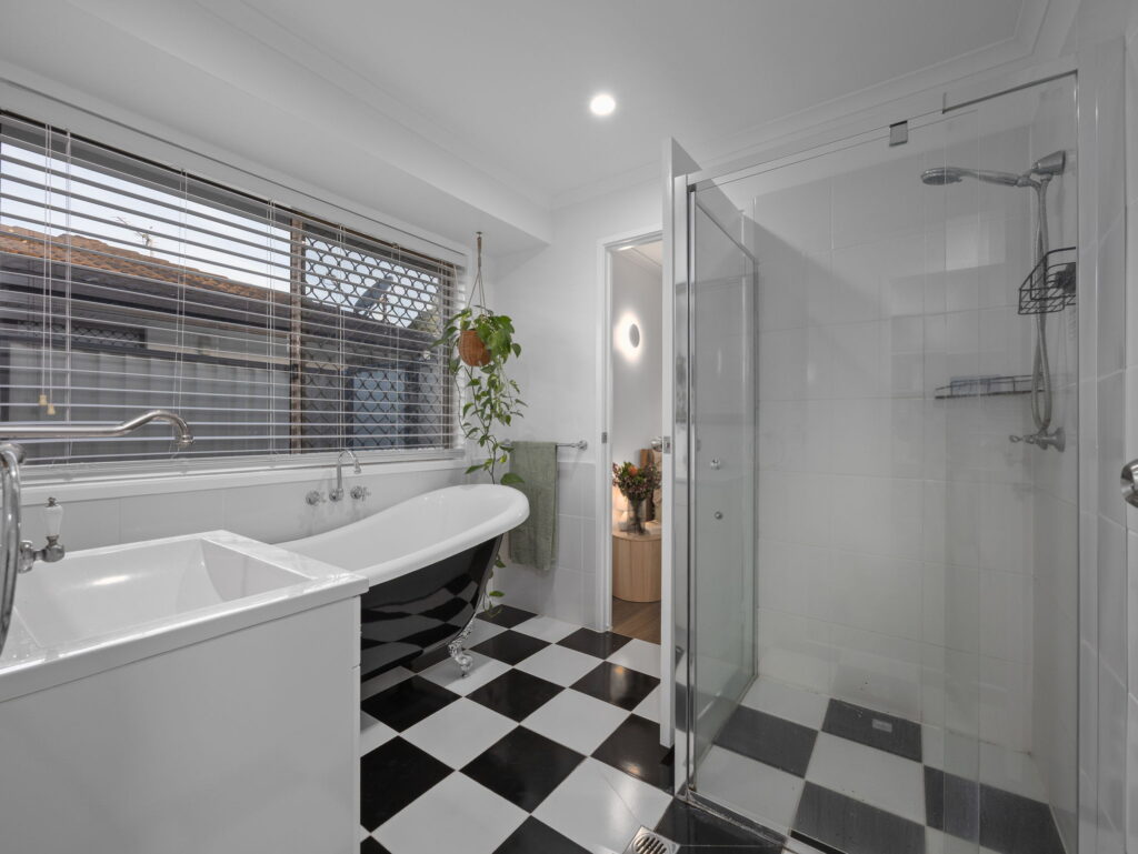 76 Saffron Street, Elanora, QLD 4221