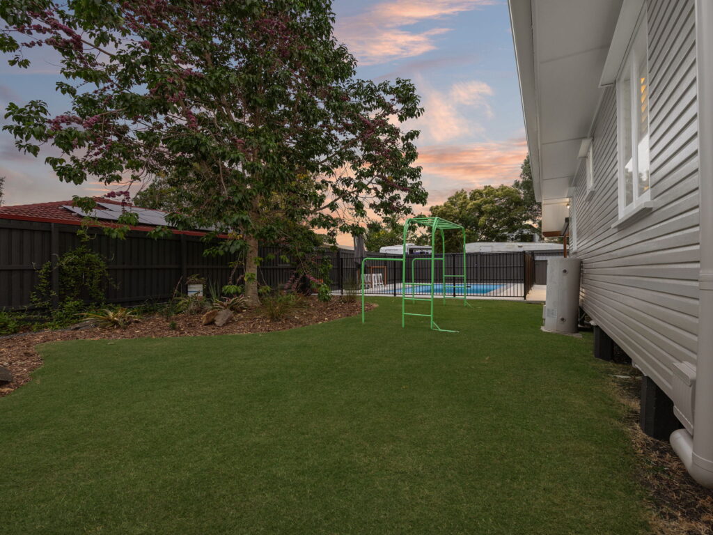 36 Robertson Road, Eastern Heights, QLD 4305