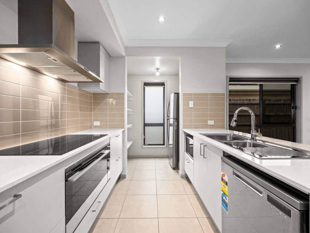 6 Mossman Place, South Maclean, QLD 4280