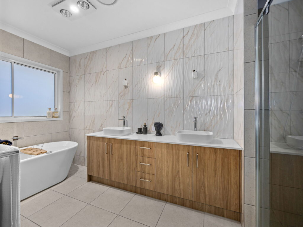24 Jolly Mews, Ripley QLD 4306