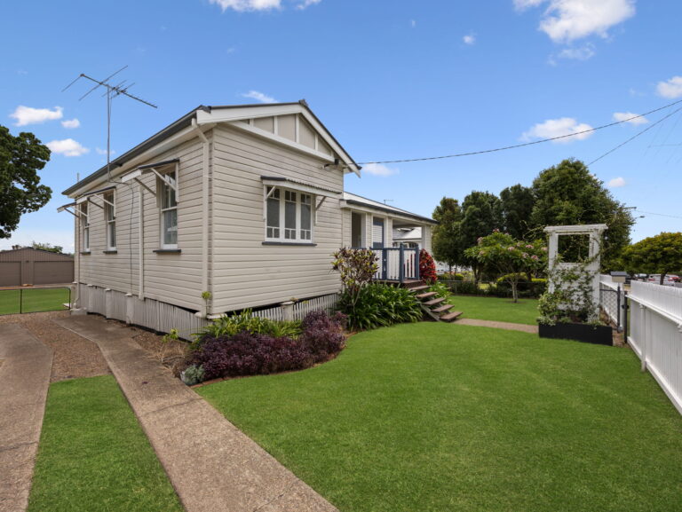 11 Cothill Road, Booval QLD 4304