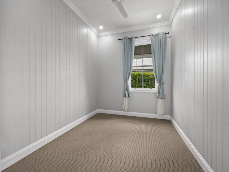 11 Cothill Road, Booval QLD 4304